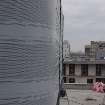 Obudowa akustyczna na dachu Powiśle Park Warszawa