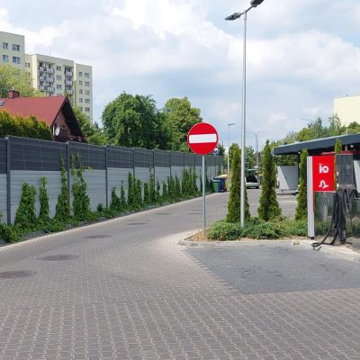 Ogrodzenie akustyczne myjnia bezobsługowa na stacji benzynowej