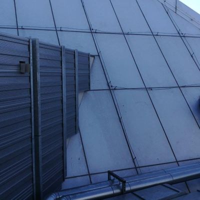 Obudowa akustyczna na dachu wieżowca Złota 44 Warszawa