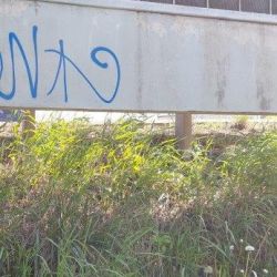 Ekran z dużą szczeliną 