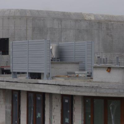 Obudowa akustyczna na dachu Powiśle Park Warszawa