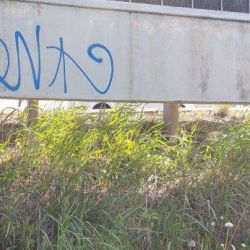 Ekran z dużą szczeliną 