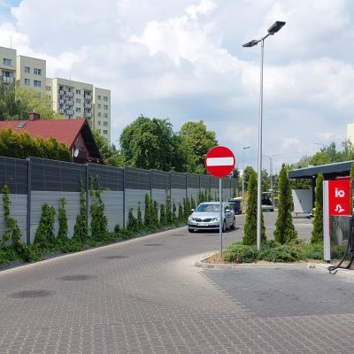 Ogrodzenie akustyczne myjnia bezobsługowa na stacji benzynowej