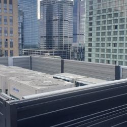 Obudowa akustyczna na dachu wieżowca Warszawa Grzybowska