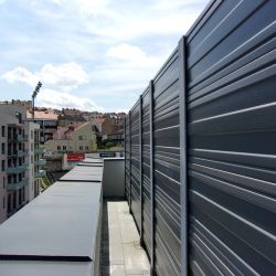 Obudowy akustyczne na dachu Victoria Žižkov Czechy