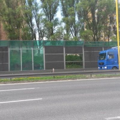 Panel łatwo uszkodzić można mechaniczne