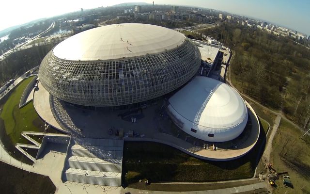 Elewacje akustyczne obiekt&oacute;w