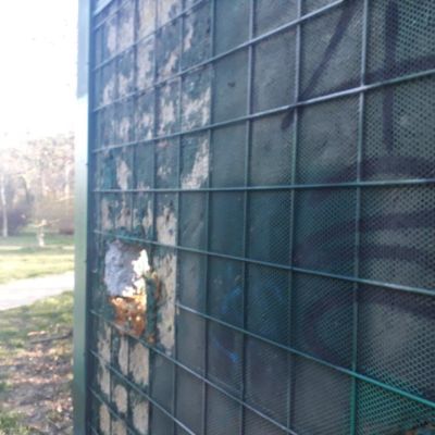 Usterki i wady ekranów typu "zielona ściana"