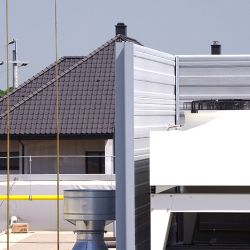 Obudowa akustyczna  na dachu hala sklepowa Kościerzyna