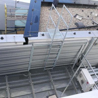 Obudowa akustyczna na dachu wieżowca Złota 44 Warszawa