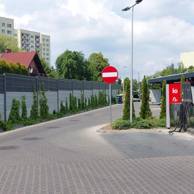 Ogrodzenie akustyczne myjnia bezobsługowa na stacji benzynowej