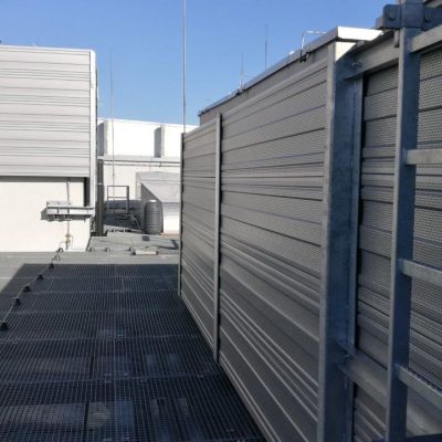 Obudowa akustyczna na dachu wieżowca Złota 44 Warszawa