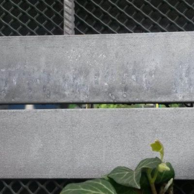 Brak dopasowania elementów - szczelina akustyczna