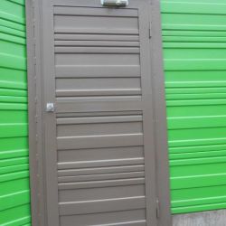 Drzwi do ekranów akustycznych z samozamykaczem