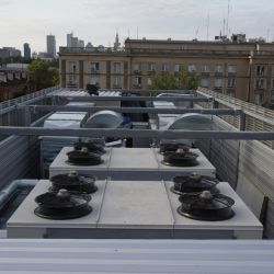 Obudowa akustyczna na dachu Rakowiecka Warszawa