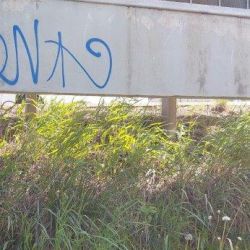 Ekran z dużą szczeliną 