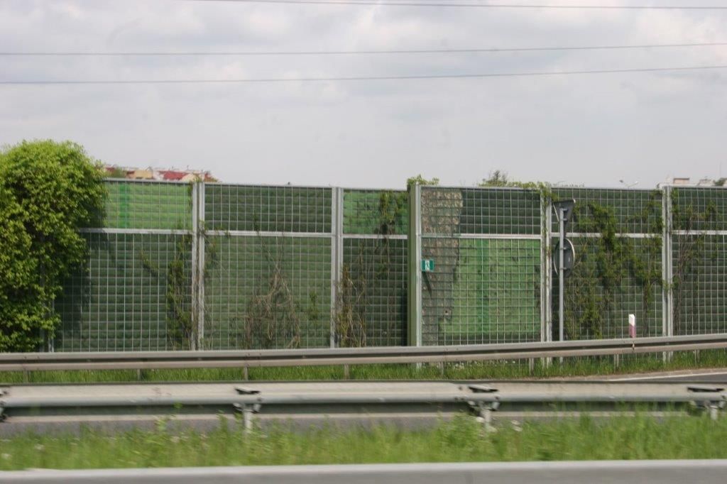 Usterki i wady ekranów typu "zielona ściana"