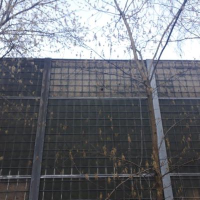 Usterki i wady ekranów typu "zielona ściana"