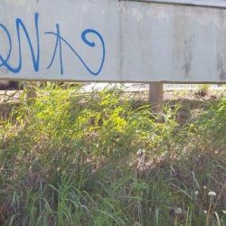 Ekran z dużą szczeliną pomiędzy belką podwalinową a ziemia