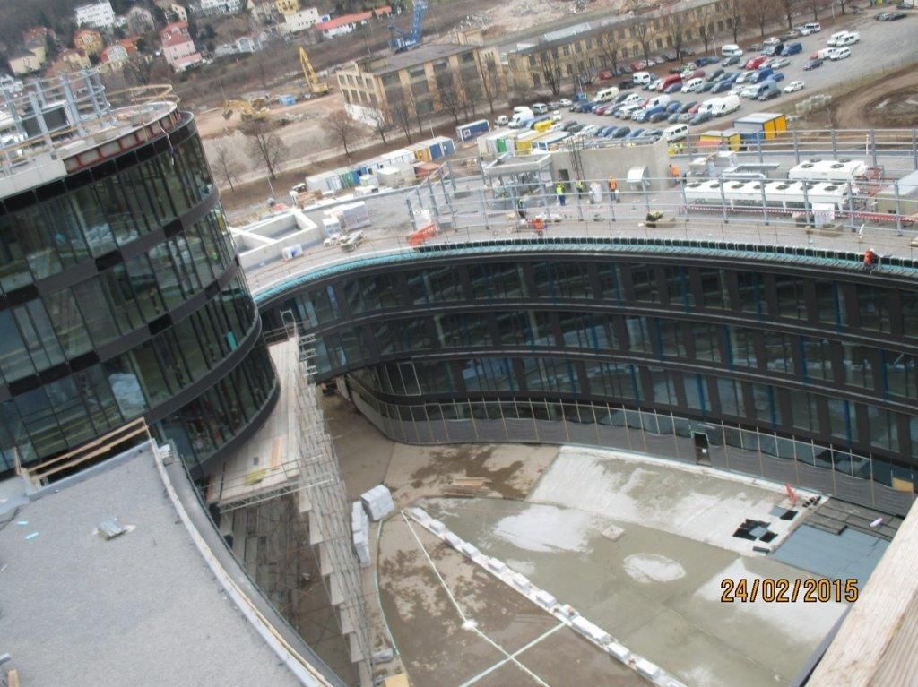 Obudowa akustyczna na dachu Aviatica Praha