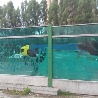 Usterki i wady ekranów transparentnych (ekrany przeźroczyste) -nieodporne szkło mineralne